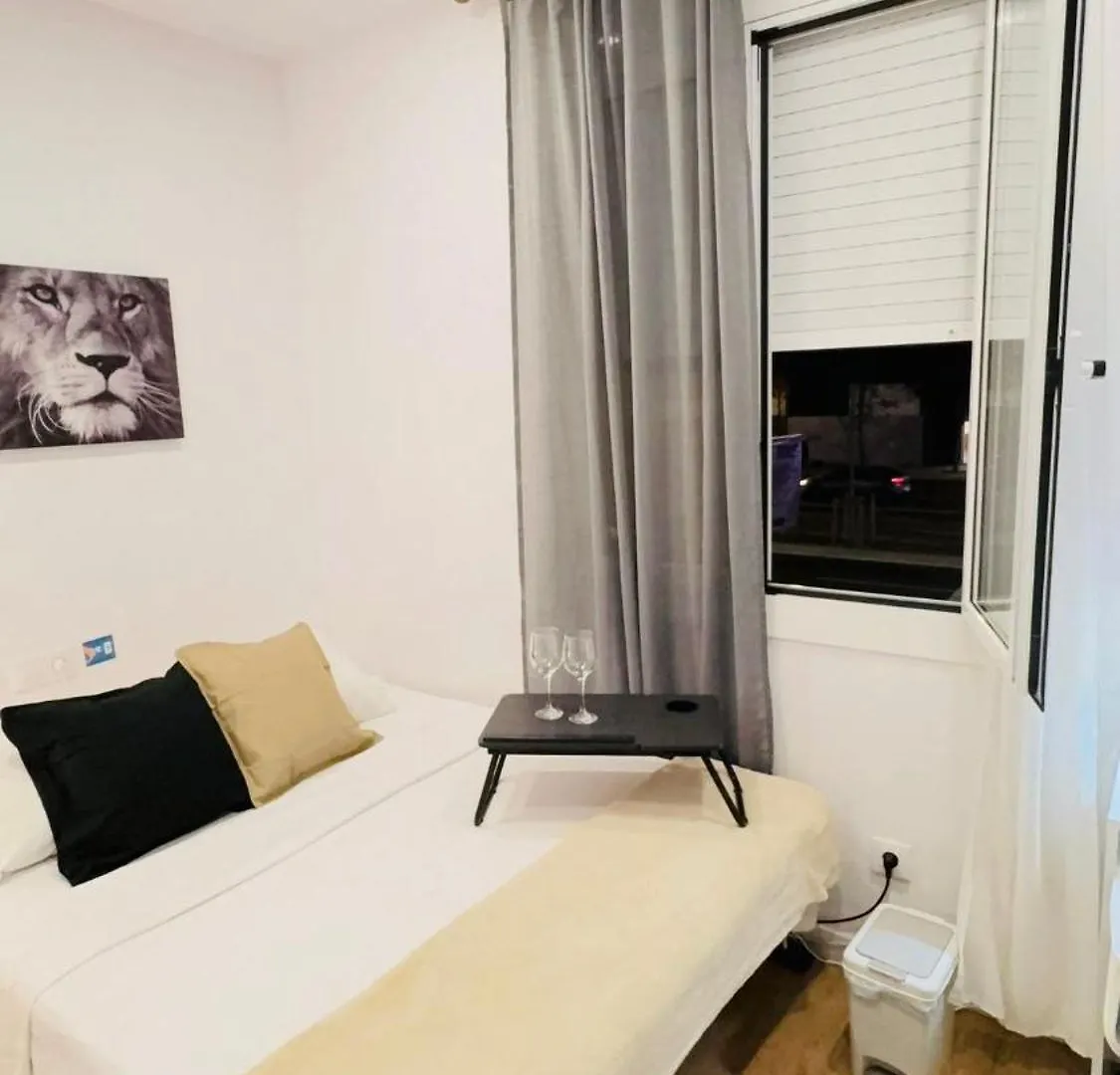 Habitaciones En Barcelona 0*,  España